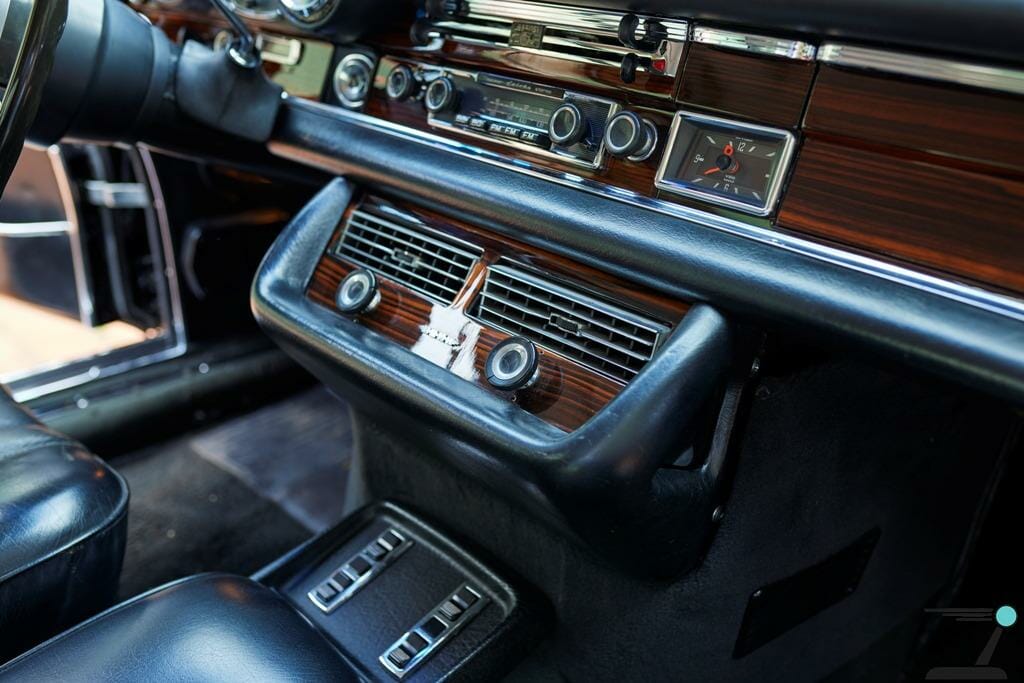W111 Mercedes Benz 280 SE 3.5 Coupé - Image 7
