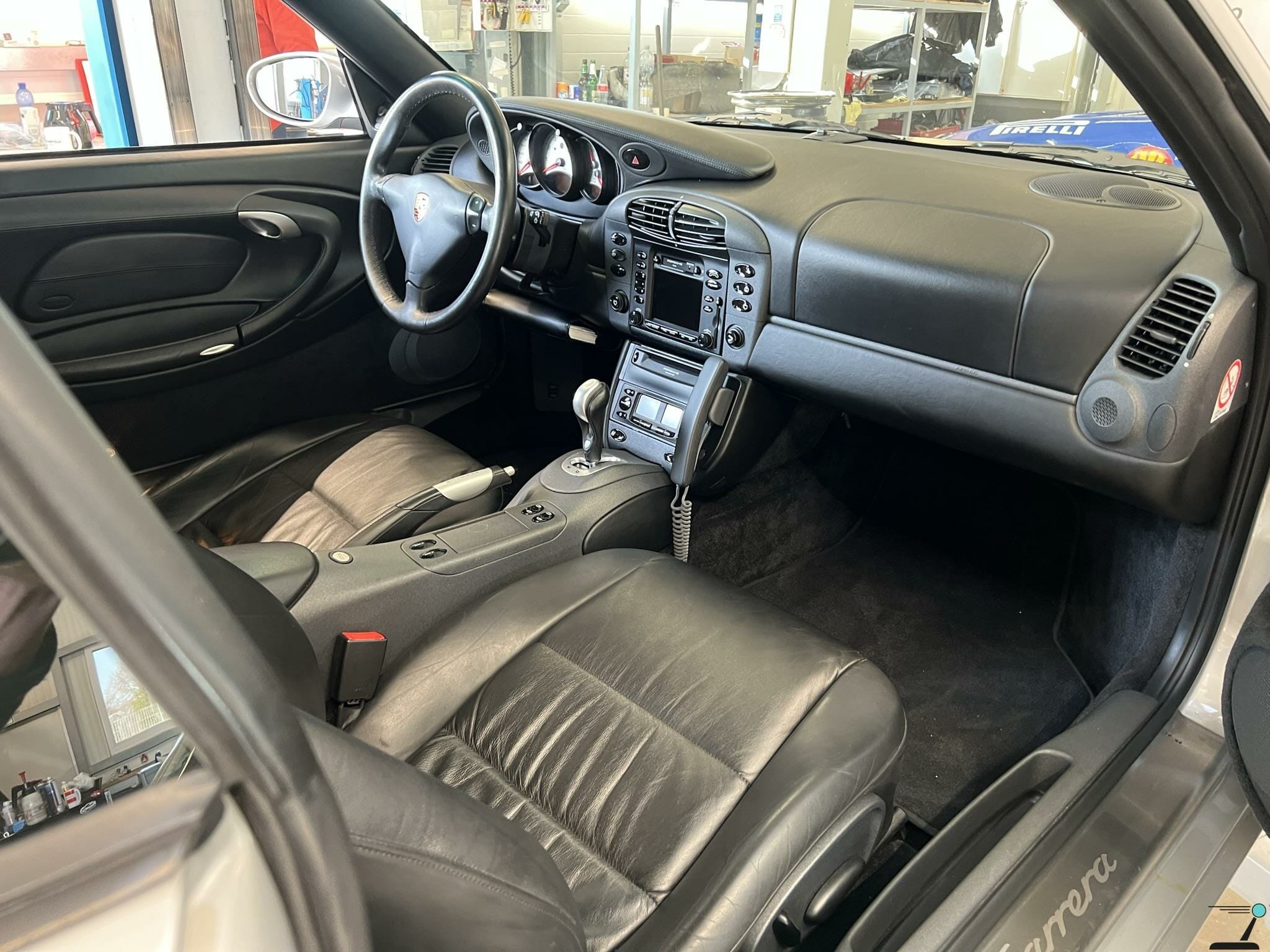 Porsche 911 Carrera 4 - Image 5